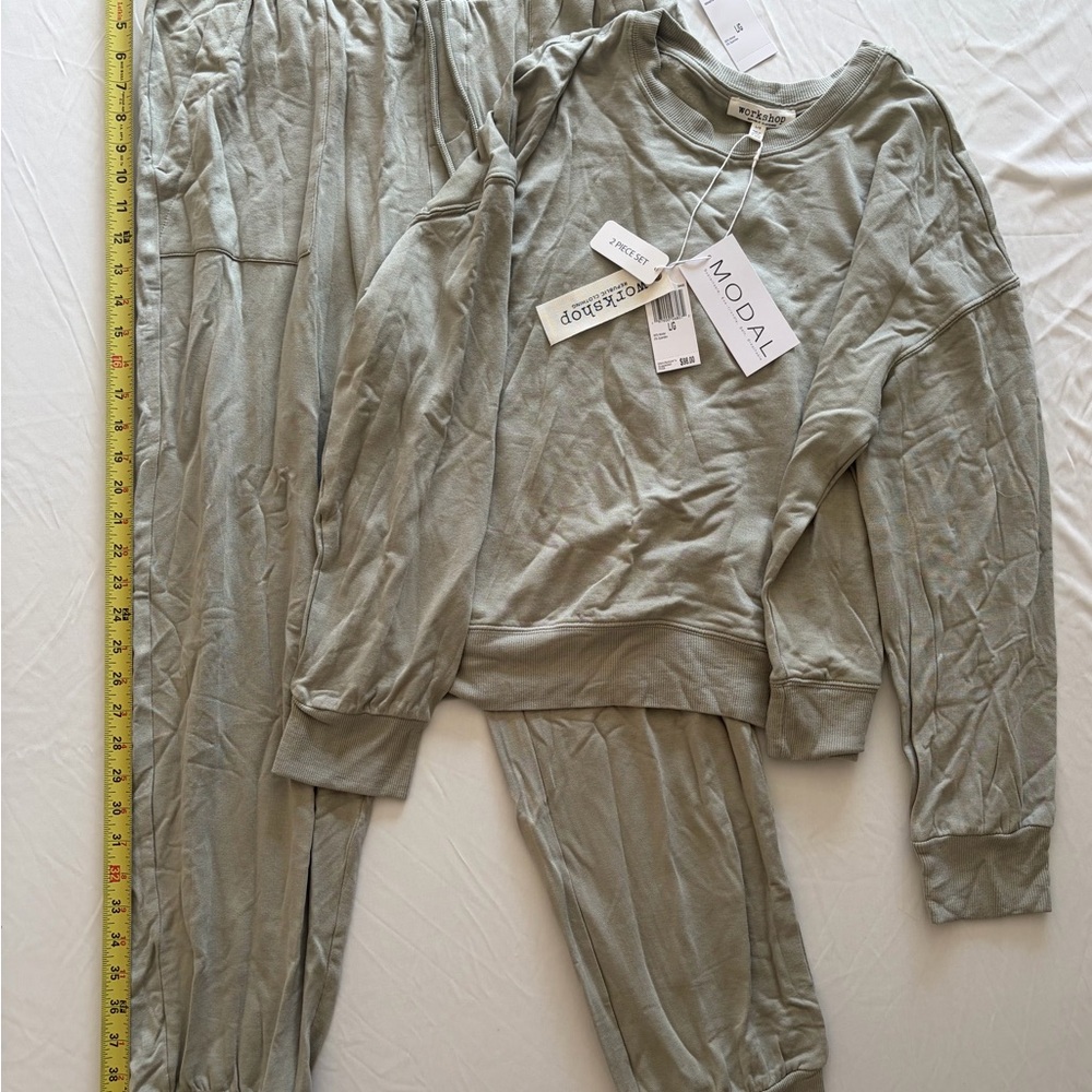 Moda Eco-Friendly Lounge Set in Sage.